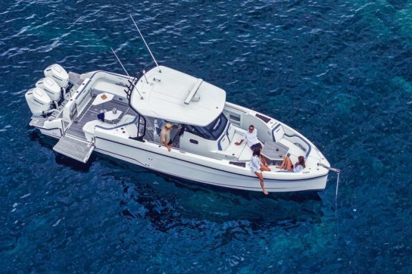 Wellcraft 38 T-Top distribucin y equipamiento de cubierta: espacios modulables y confort de alta gama