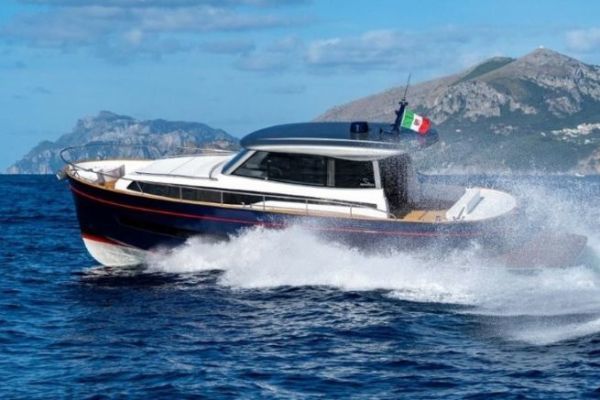 Prueba del Gozzo 48 Cabin: un crucero entre la tradicin mediterrnea y el confort moderno