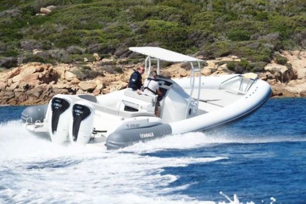 Libecciu 1000: un 10 metros coherente y logrado de Fanale Marine