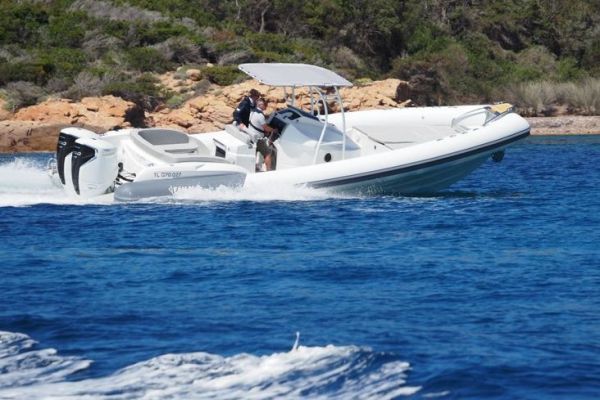 La Libecciu 1000 se enfrenta a la competencia: una semirrgida corsa en la regata de 10 metros