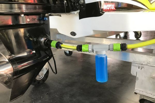 STOPSEL: cmo enjuagar correctamente un motor marino antes de invernar