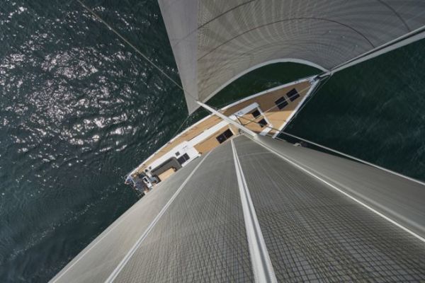 Comprobar la jarcia y revisar el mstil: preparar su yate para una navegacin segura