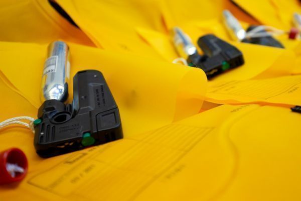 Mantenimiento del chaleco Secumar: lo que puede hacer usted mismo y lo que debe dejar en manos de profesionales