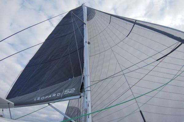 En alta mar frente a Saint-Rapha�l: silencio del motor y velocidad en c�digo 0