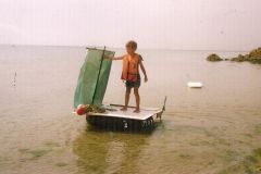 Una balsa hecha al 100 % con materiales reciclados, que es el origen de mi primer recuerdo del mar