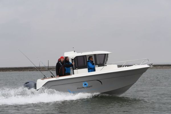 Pacific Craft 650 T en navegación: cómo se comporta el Yamaha de 100 ch