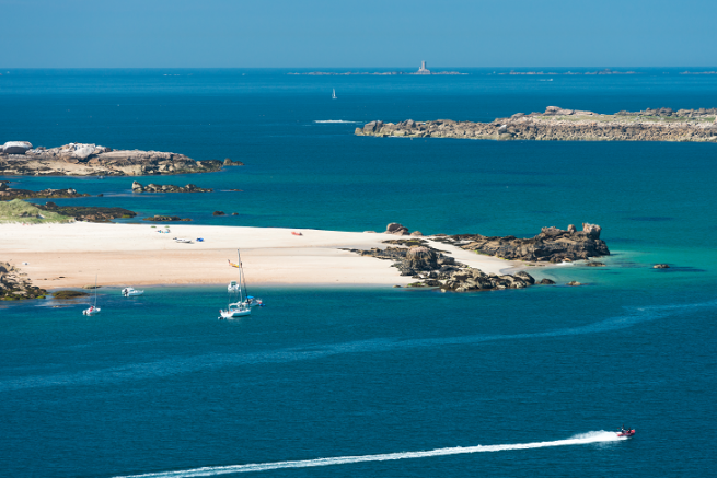 La isla de Molne y el faro de Triagoz