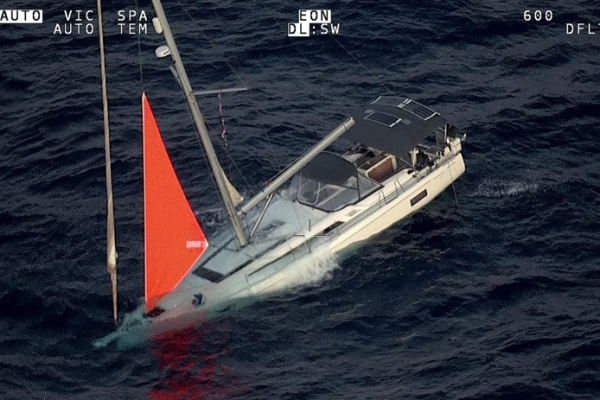 El Oceanis 51.1 se hundi� tras un encuentro con un grupo de cachalotes
