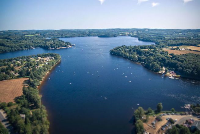 El lago Settons, en medio del bosque