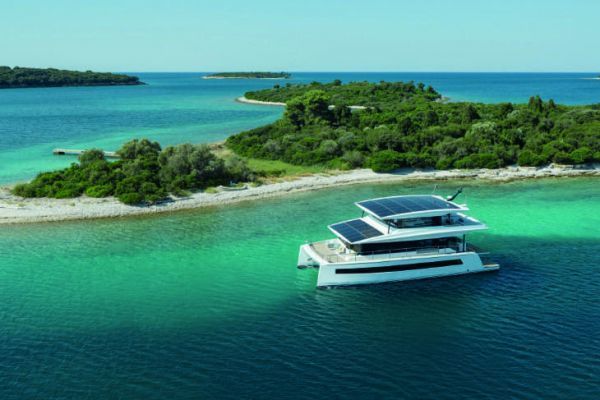 El Trideck Silent 62 ofrece superficies atractivas para los paneles solares.