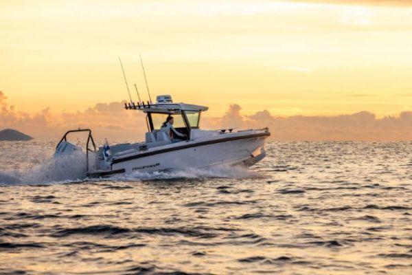 Puesta de sol con el nuevo Axopar 29 CCX