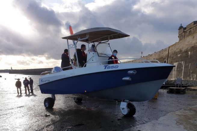 El Tringaboat T650 que probamos en Saint-Malo