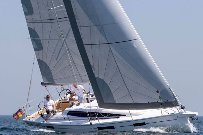 Dehler 38SQ con vela de crucero Elvstrom Ekko XRP