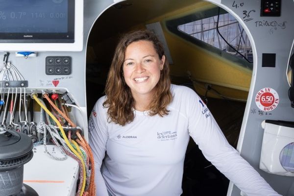 Sasha en la cabina de su Alderan Clase 40