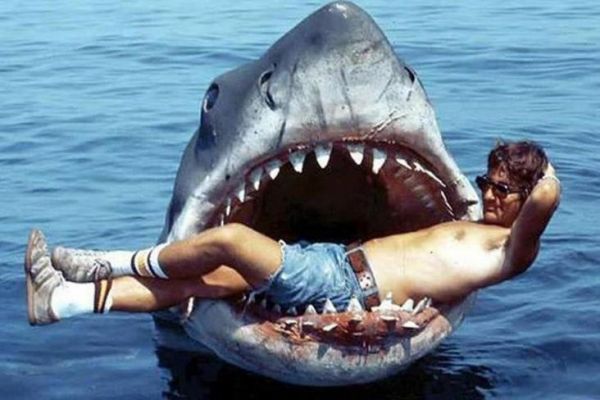 Steven Spielberg en el plat de Tiburn