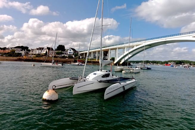 El Astus 22.5 anclado en La Trinit sur Mer