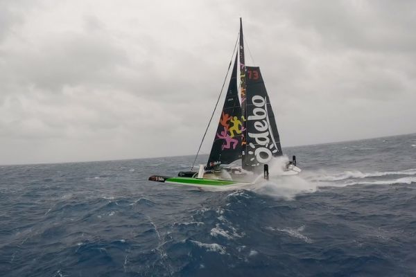 Sodebo Ultim 3 se acerca al Cuerno