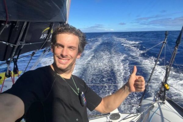 Concarneau rendir� homenaje a Charlie Dalin